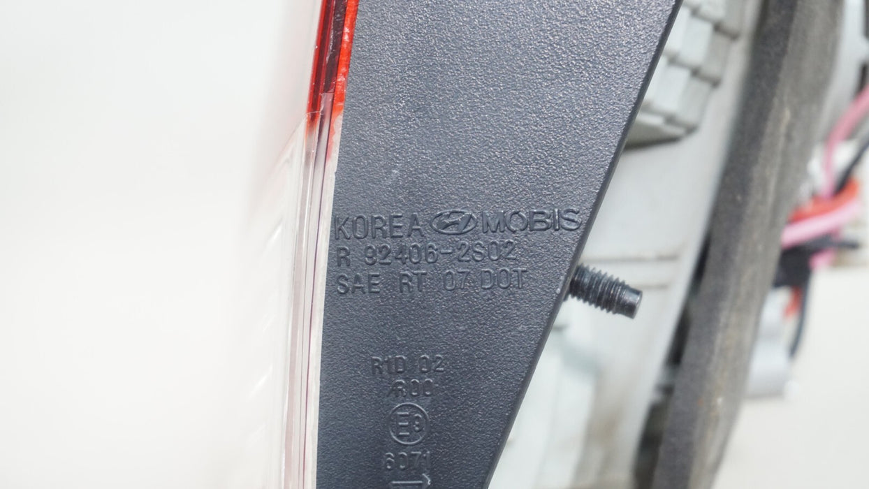 2010-2015 HYUNDAI TUCSON REAR RIGHT PASSENGER SIDE INNER TAIL LIGHT OEM