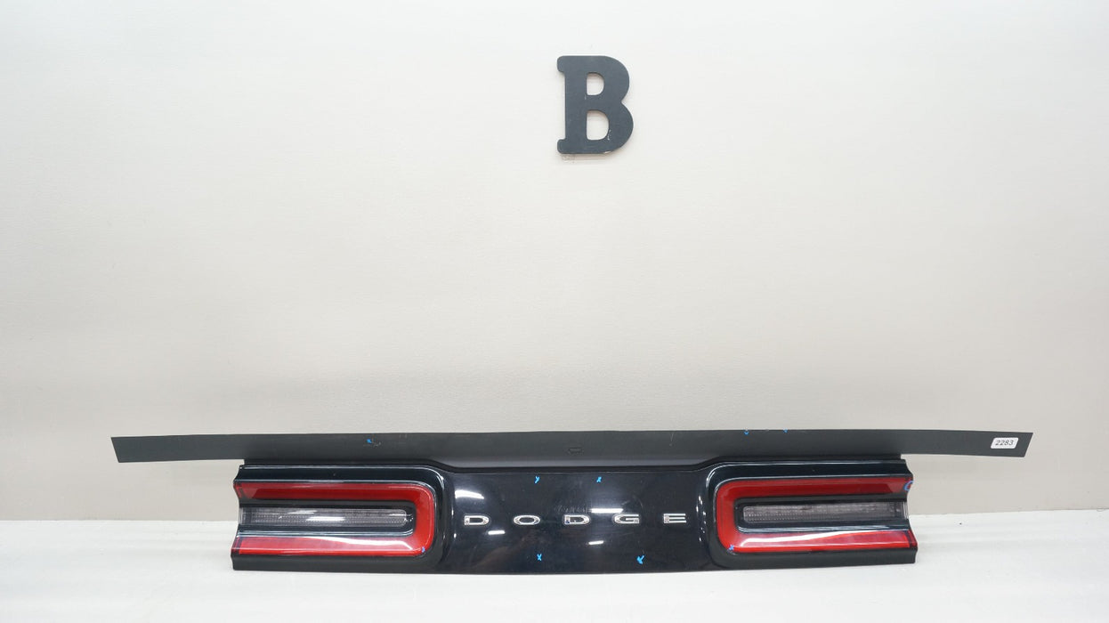 2015-2023 DODGE CHALLENGER REAR CENTER TAIL LIGHT 68404882AA OEM