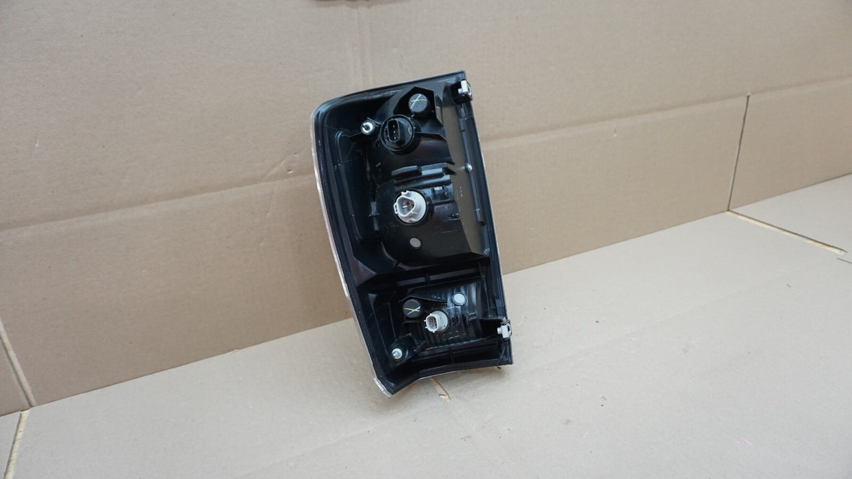 2015-2019 TOYOTA TACOMA REAR RIGHT PASSENGER SIDE TAIL LIGHT OEM 15 16 17 18 19