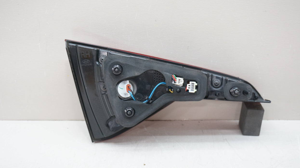 2015-2017 HYUNDAI SONATA REAR RIGHT PASSENGER SIDE INNER TAIL LIGHT OEM