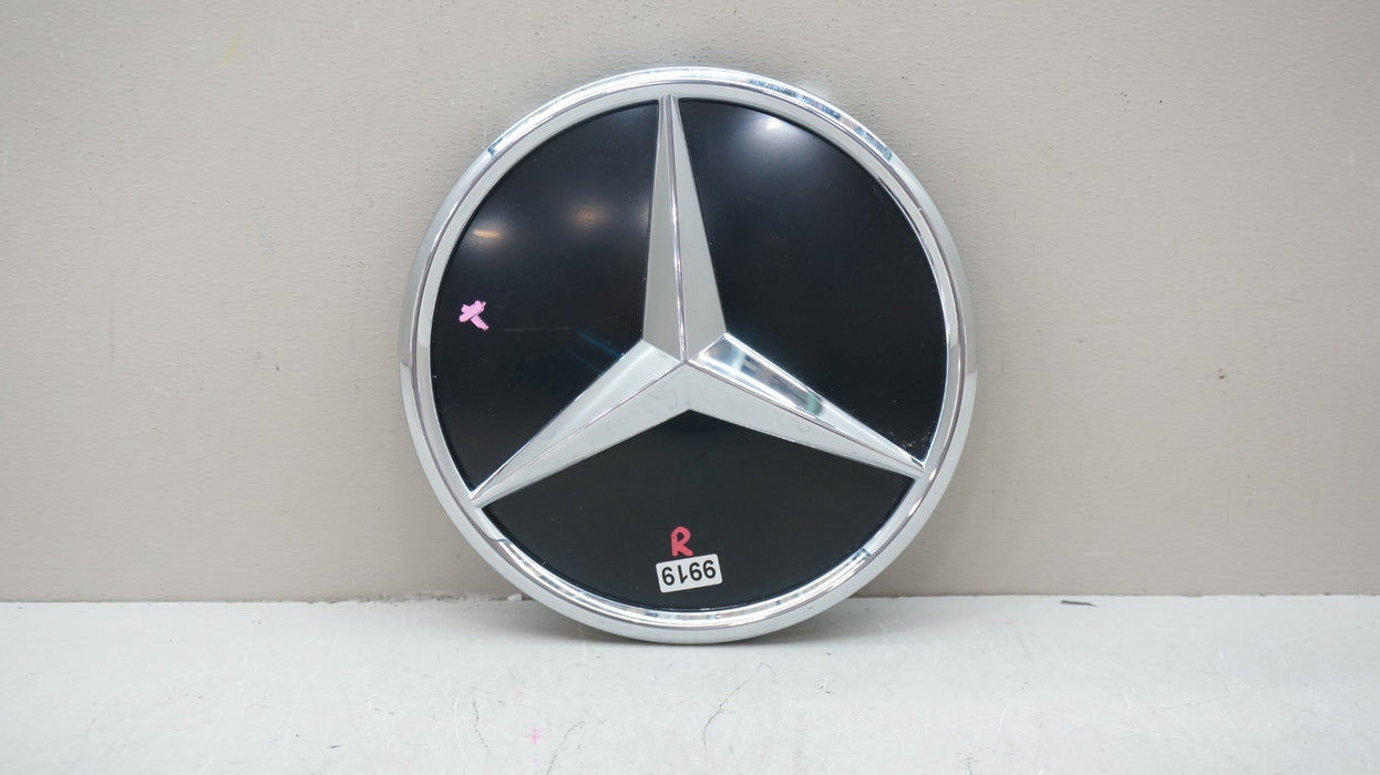 MERCEDES-BENZ C-CLASS FRONT BUMPER GRILLE EMBLEM OEM A2068884900