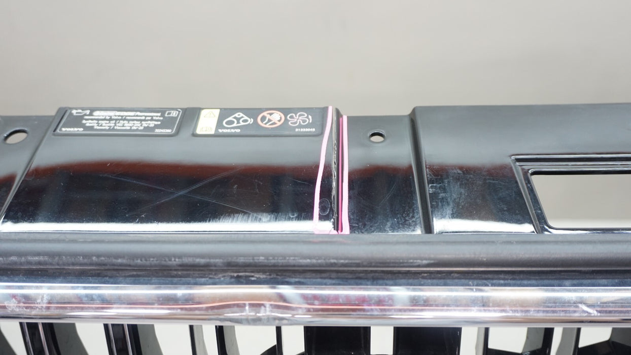 2018-2020 VOLVO XC60 FRONT BUMPER COVER PANEL OEM 32234928