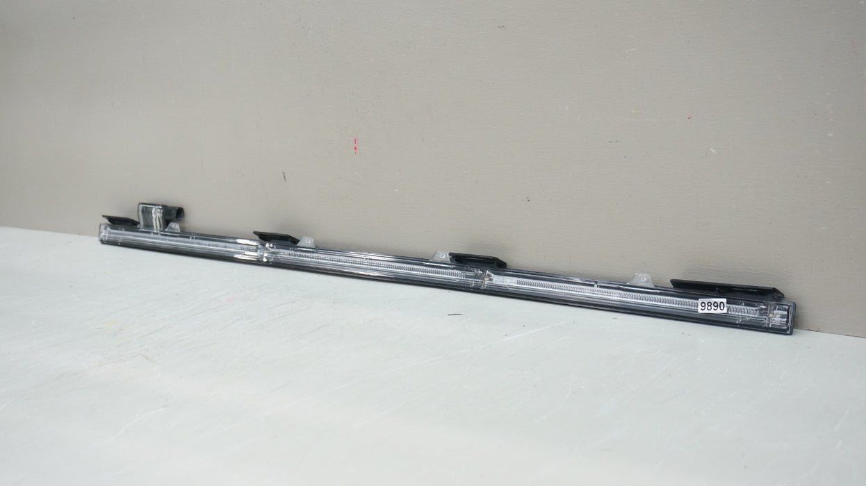 2020-2023 MERCEDES-BENZ GLE350 FRONT LEFT RUNNING BOARD LIGHT OEM A1679066302