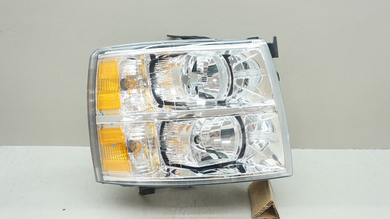 2007-2013 CHEVROLET SILVERADO 1500 2500 3500 FRONT RIGHT HALOGEN HEADLIGHT OEM