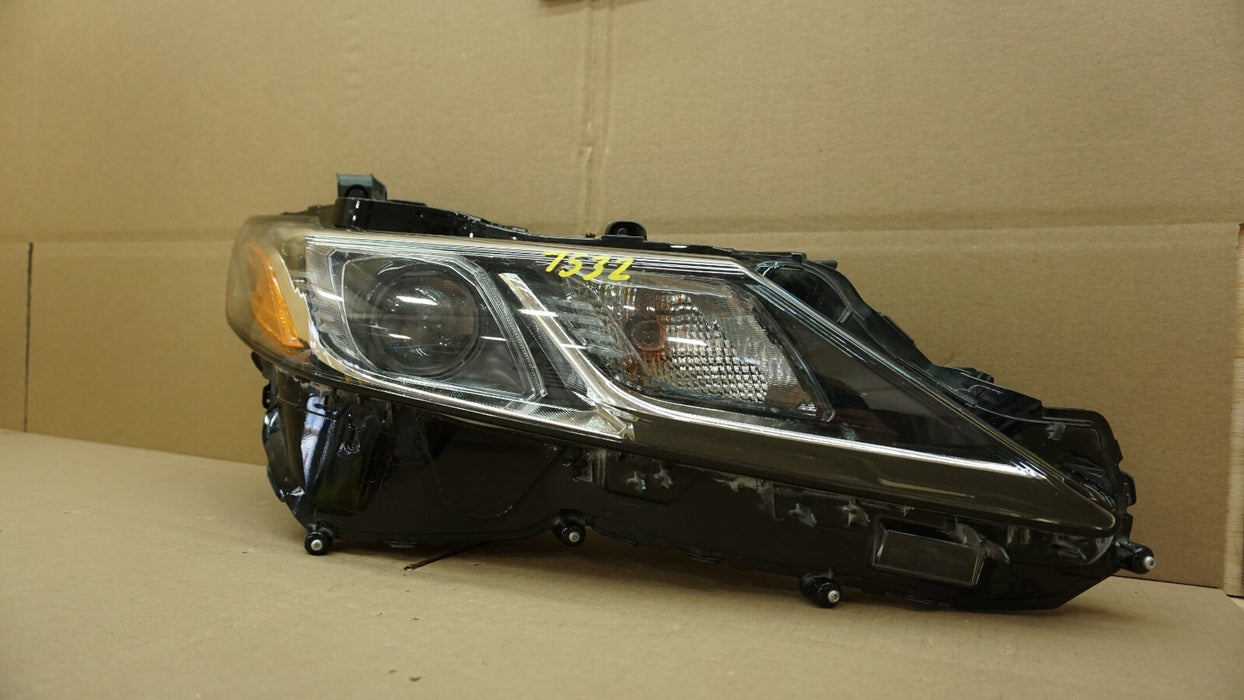 2018-2020 TOYOTA CAMRY FRONT RIGHT PASSENGER SIDE HEADLIGHT HALOGEN OEM 18 19 20