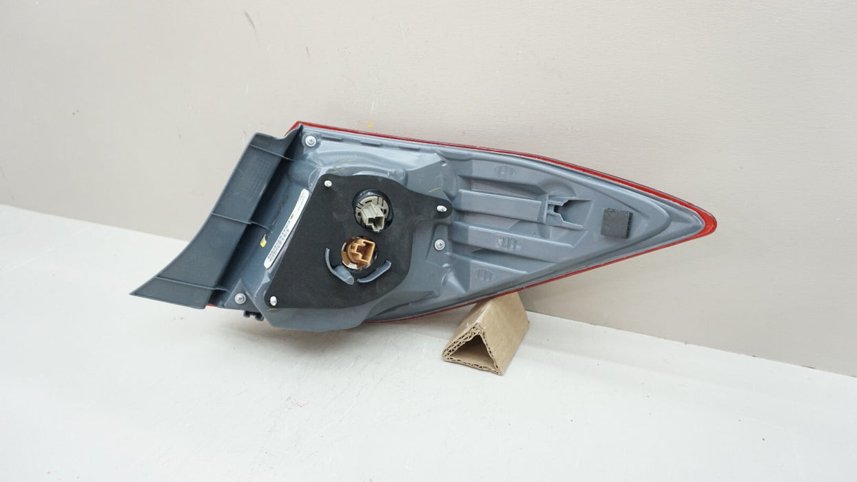 2014-2016 TOYOTA COROLLA REAR RH RIGHT PASSENGER SIDE OUTER TAIL LIGHT OEM