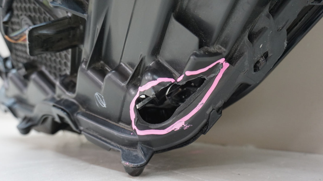 2020-2022 TOYOTA HIGHLANDER FRONT RH RIGHT PASSENGER SIDE HEADLIGHT OEM