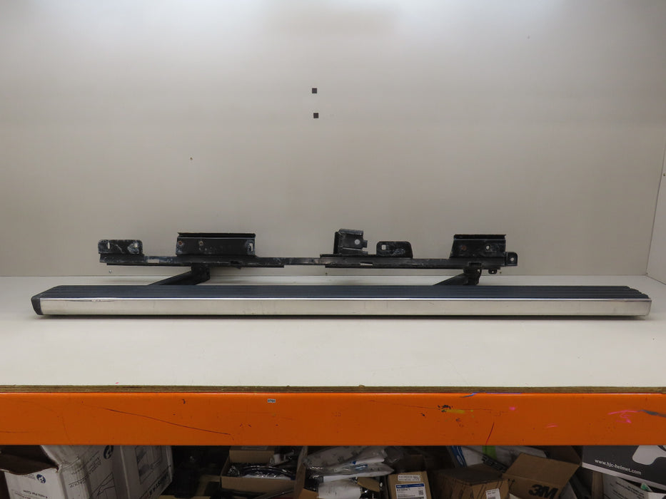 2020-2023 CHEVROLET/GMC SILVERADO SIERRA 1500 RIGHT POWER RUNNING BOARD OEM