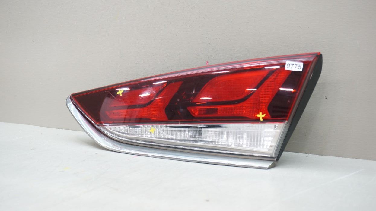 2018-2019 HYUNDAI SONATA REAR RIGHT PASSENGER SIDE INNER TAIL LIGHT OEM