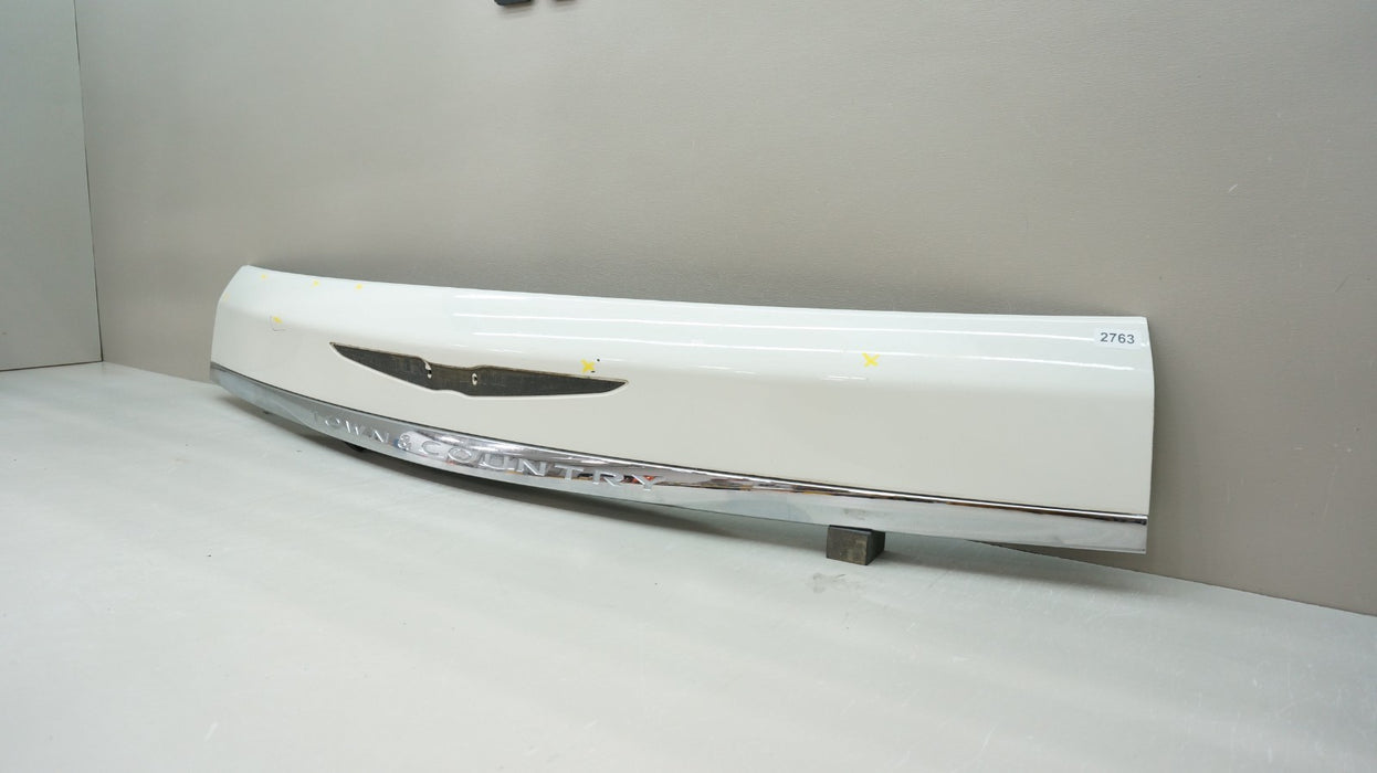 2011-2016 CHRYSLER TOWN & COUNTRY REAR LIFT GATE MOLDING W / CAMERA OEM