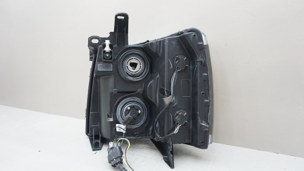 2007-2013 CHEVROLET SILVERADO 1500 2500 3500 FRONT RIGHT HALOGEN HEADLIGHT OEM