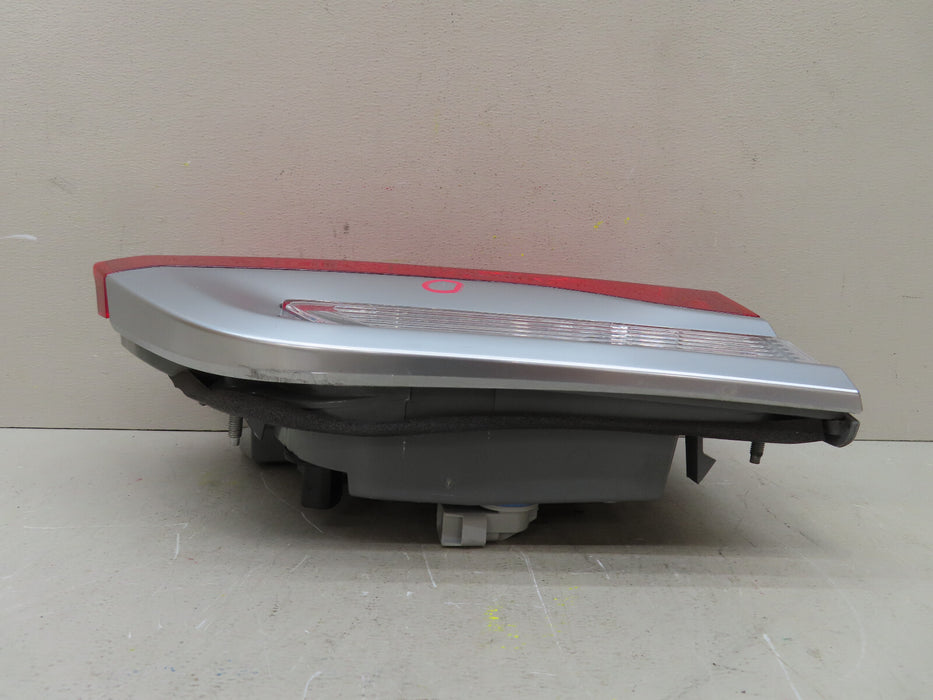 2014-2018 JEEP GRAND CHEROKEE REAR RIGHT PASSENGER INNER TAIL LIGHT OEM
