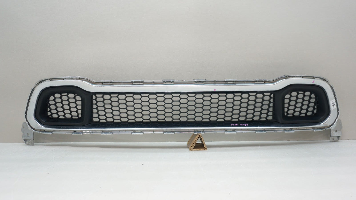 2014-2018 JEEP CHEROKEE FRONT LOWER BUMPER GRILLE OEM 68203230AB