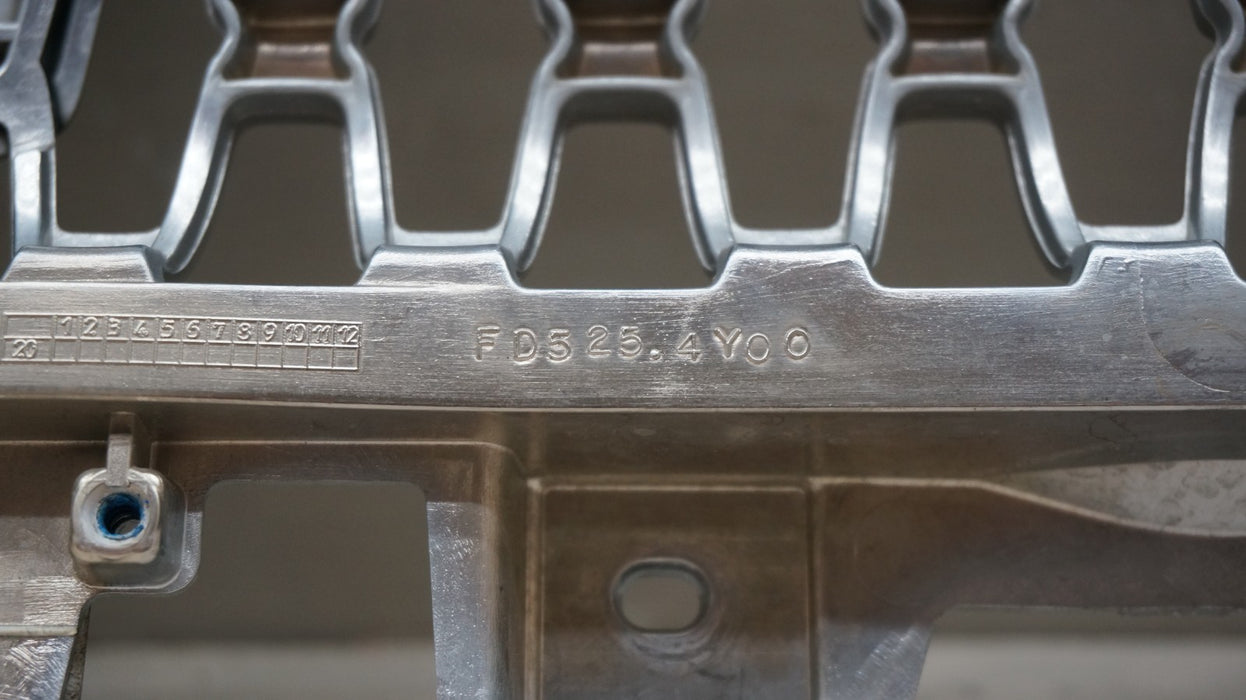 2020-2023 LINCOLN CORSAIR FRONT BUMPER RADIATOR GRILLE W/ EMBLEM OEM LD9J8200