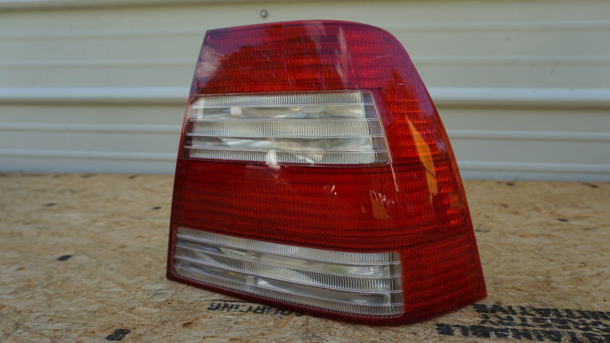 2004 2005 VW VOLKSWAGEN JETTA RIGHT REAR TAILLIGHT OEM