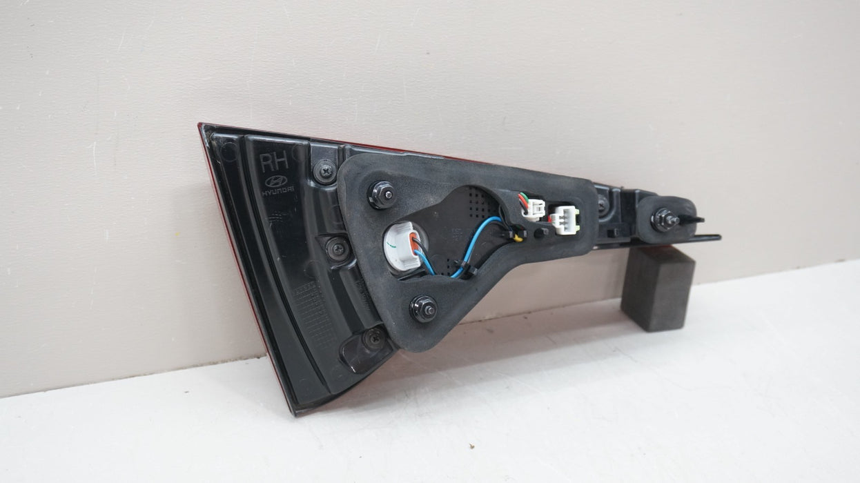 2015-2017 HYUNDAI SONATA REAR RIGHT PASSENGER SIDE INNER TAIL LIGHT OEM