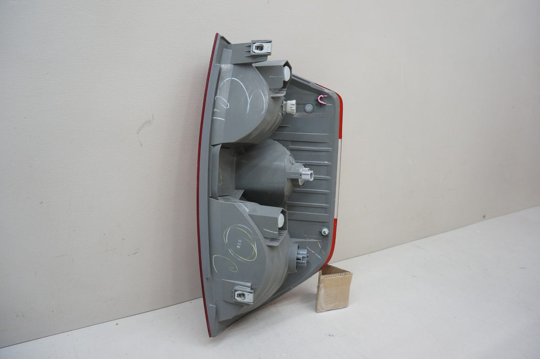 2014-2021 TOYOTA TUNDRA REAR LEFT DRIVERS SIDE TAIL LIGHT OEM