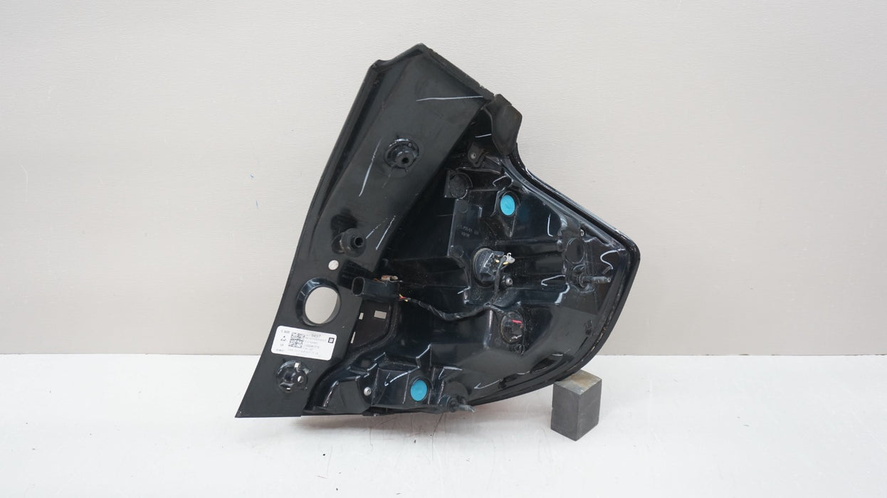 2018-2021 GMC TERRAIN REAR LEFT DRIVER SIDE OUTER TAIL LIGHT OEM 84379497