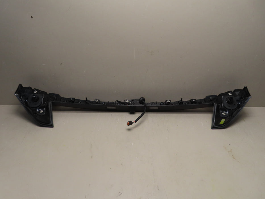 2021-2022 HYUNDAI TUCSON REAR CENTER FULL LED TAIL LIGHT OEM P#92403-CW