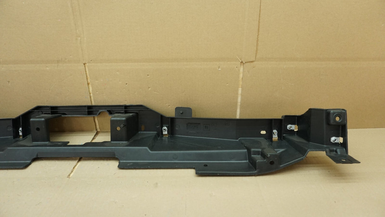 2007-2014 CHEVROLET SUBURBAN FRONT UPPER GRILLE MOUNTING BRACKET OEM 15865945