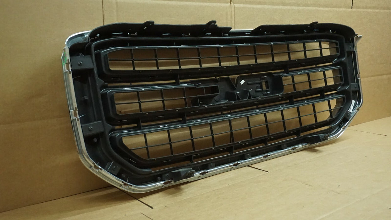 2015-2018 GMC YUKON BASE FRONT UPPER GRILLE CHROME PANEL 22936421 OEM