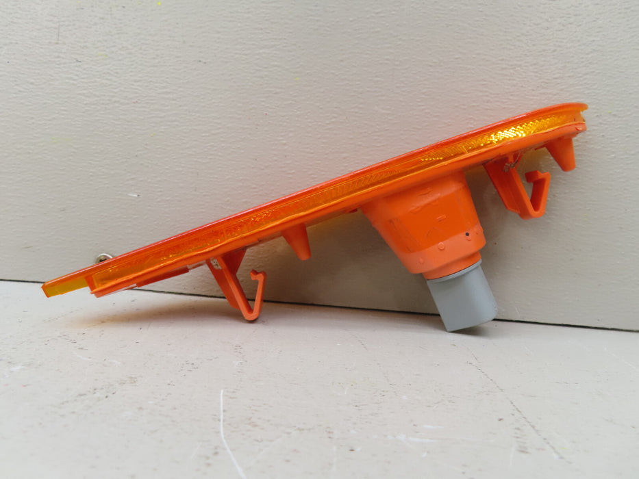 2013-2017 CADILLAC XTS FRONT RIGHT PASSENGER BUMPER SIDE MARKER LIGHT OEM
