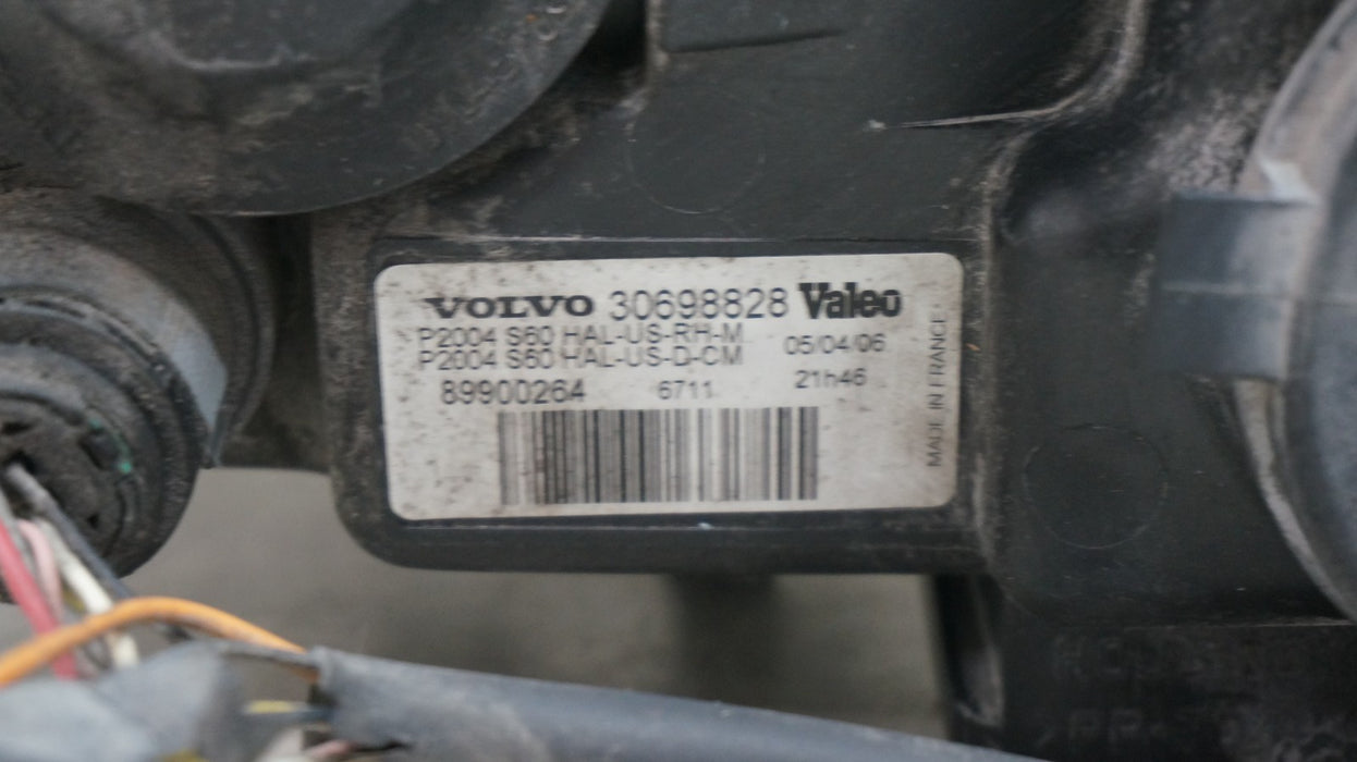 2005-2009 VOLVO S60 FRONT RIGHT PASSENGER SIDE HALOGEN HEADLIGHT OEM 30698828
