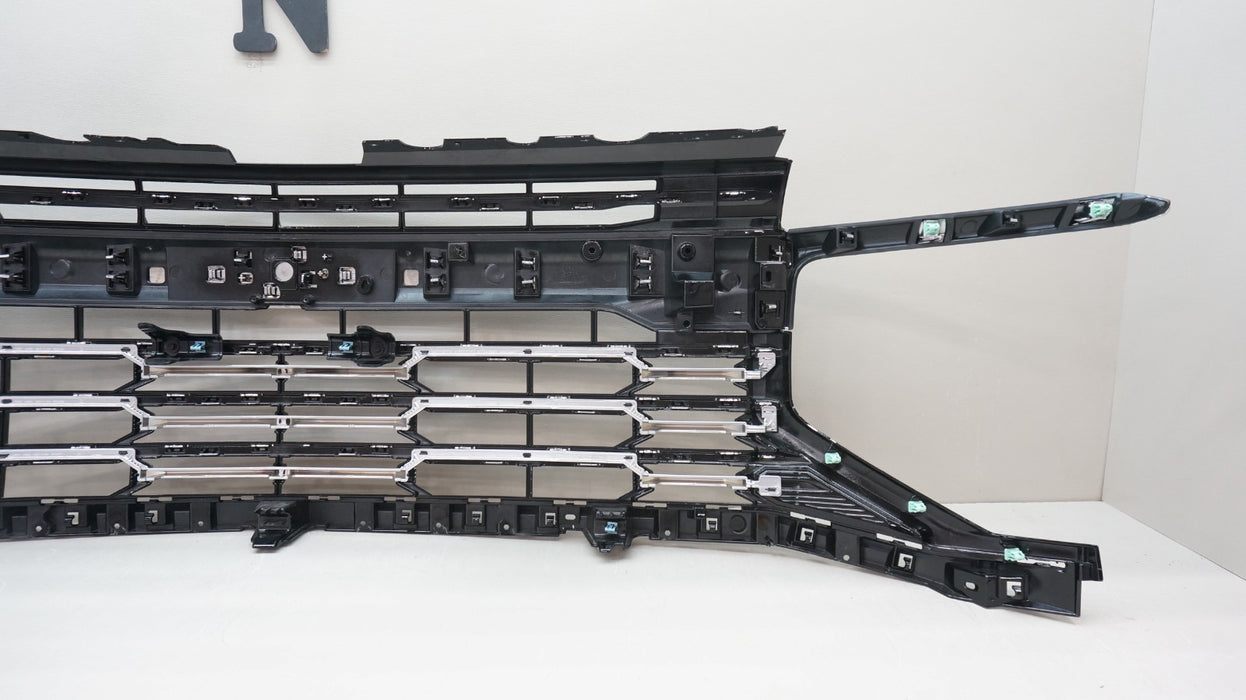 2025-2026 CHEVROLET TAHOE/ SUBURBAN FRONT RADIATOR GRILLE OEM 85775009 *NEW*