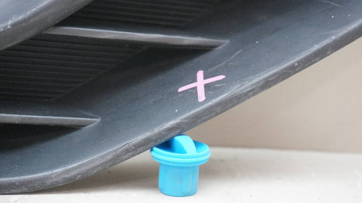 2017-2020 NISSAN PATHFINDER FRONT RIGHT PASSENGER SIDE FOGLIGHT BEZEL 622569PF0B