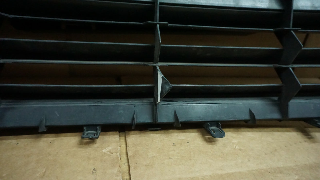 2015-2017 TOYOTA CAMRY FRONT BUMPER LOWER CENTER GRILLE GRILL TRIM OEM  15 16 17