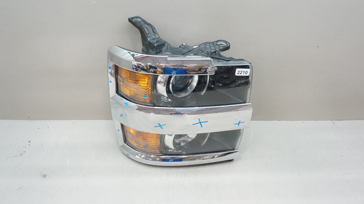 2015-2019 CHEVROLET SILVERADO 2500HD 3500HD RIGHT HALOGEN HEADLIGHT OEM 23389971
