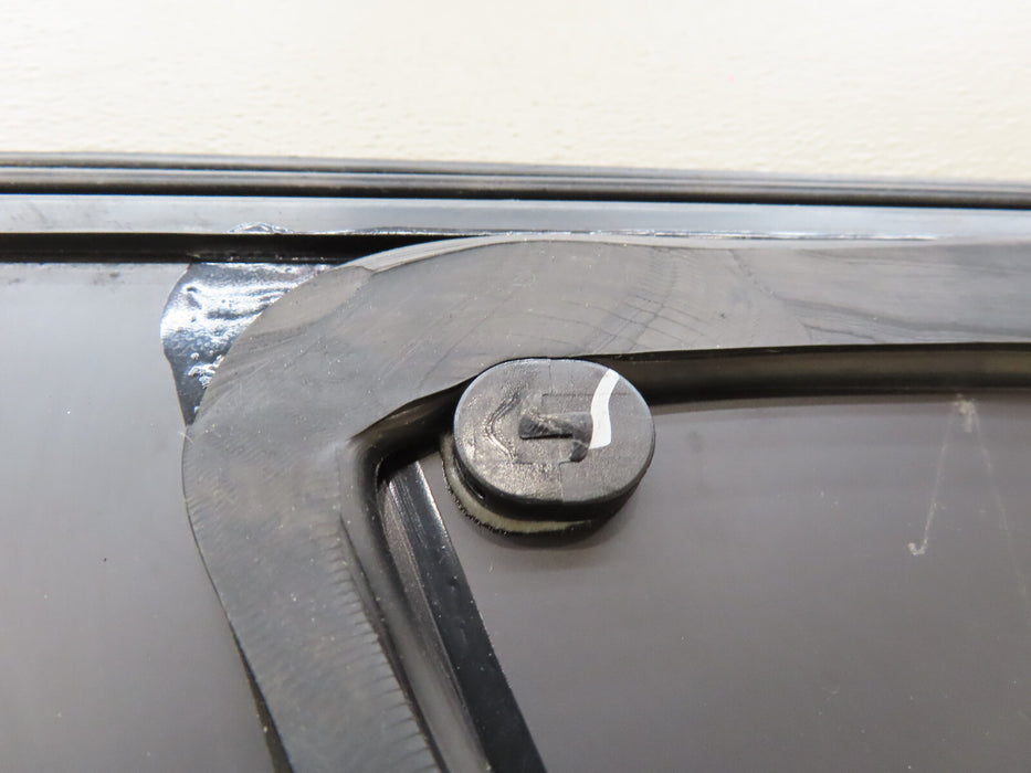 2016-2019 JEEP GRAND CHEROKEE REAR RIGHT PASSENGER SIDE QUARTER GLASS  OEM