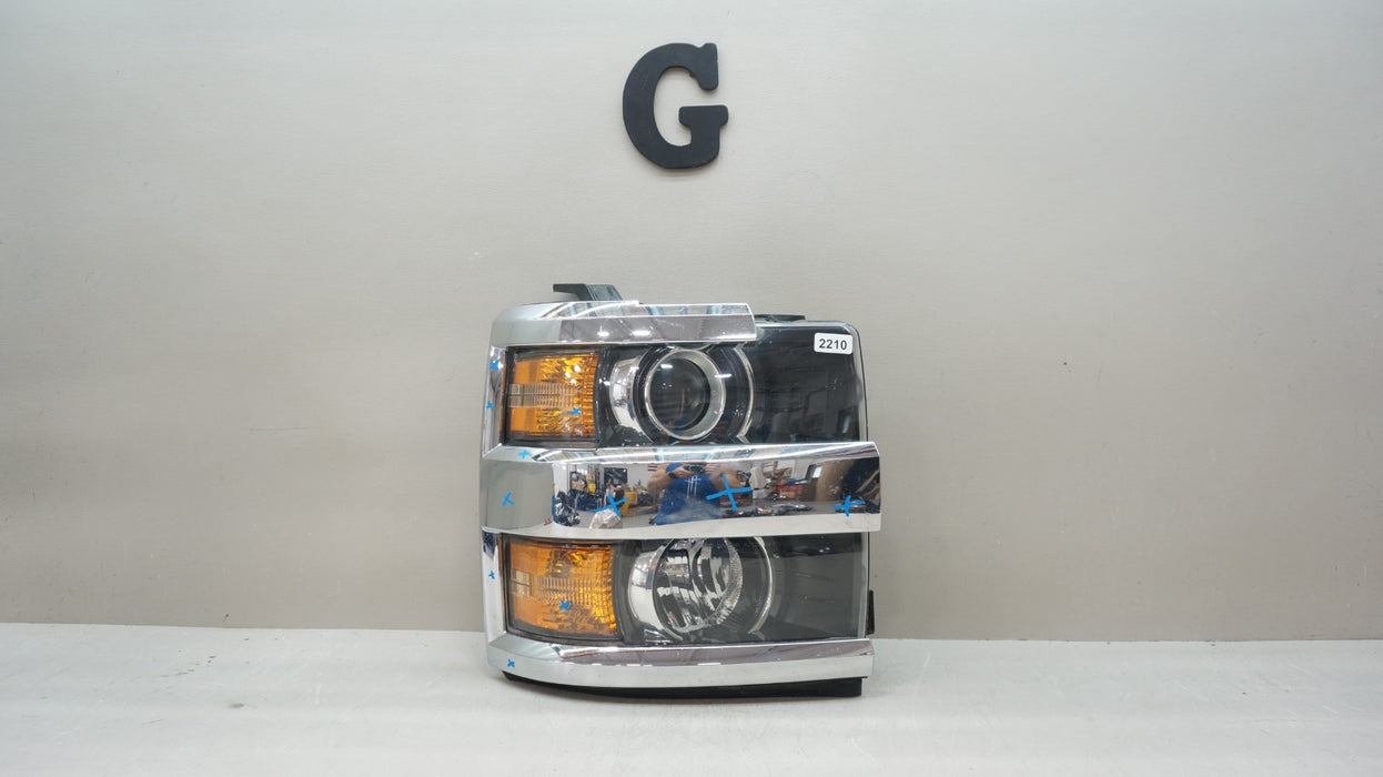 2015-2019 CHEVROLET SILVERADO 2500HD 3500HD RIGHT HALOGEN HEADLIGHT OEM 23389971