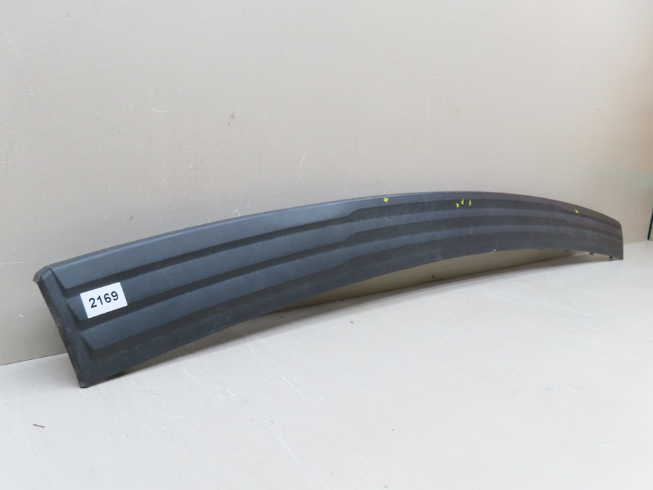2015-2020 CHEVROLET TAHOE GMC YUKON REAR BUMPER STEP PLATE COVER OEM 29936468