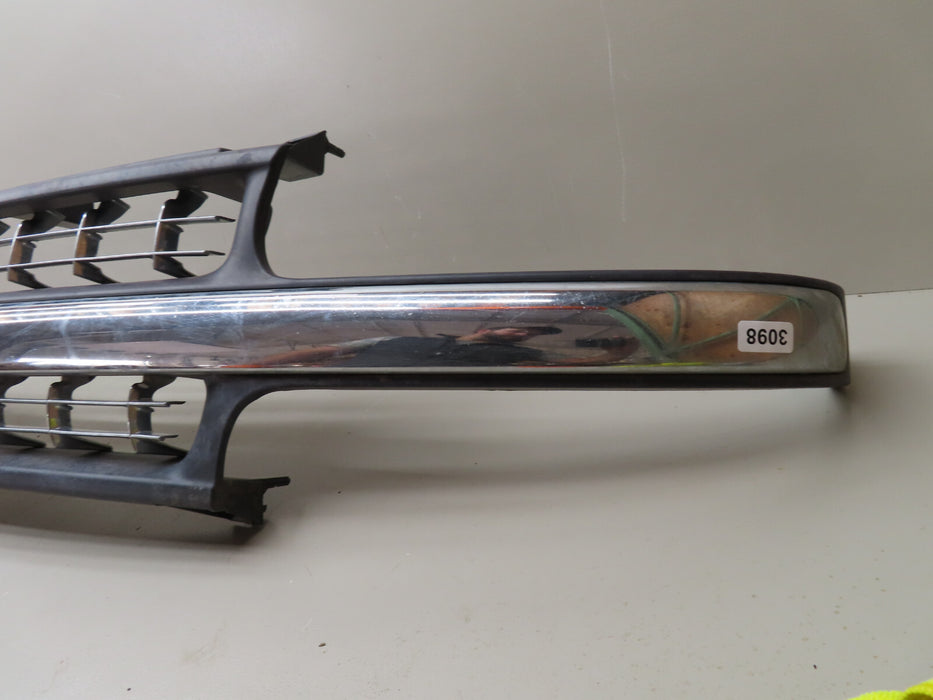 00 01 02 03 04 05 06 CHEVY SUBURBAN TAHOE FRONT UPPER GRILL GRILLE  OEM
