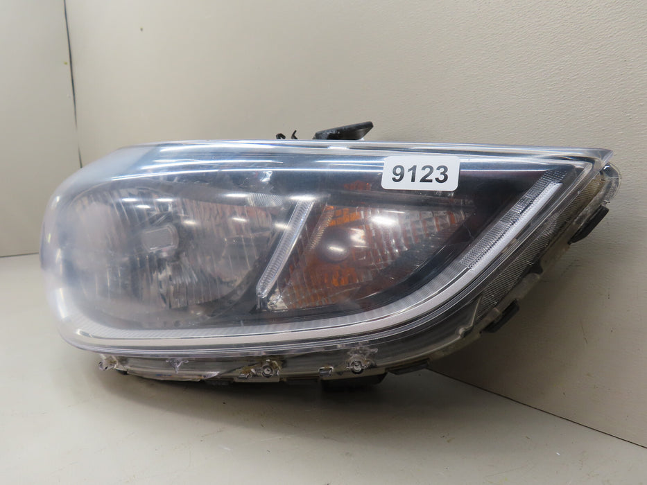 2018-2020 HYUNDAI ACCENT FRONT RIGHT PASSENGER SIDE HEADLIGHT LAMP OEM