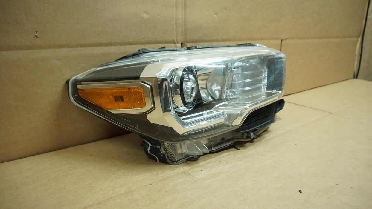 2016-2019 TOYOTA TACOMA FRONT RIGHT PASSENGER SIDE HEADLIGHT LAMP LIGHT OEM