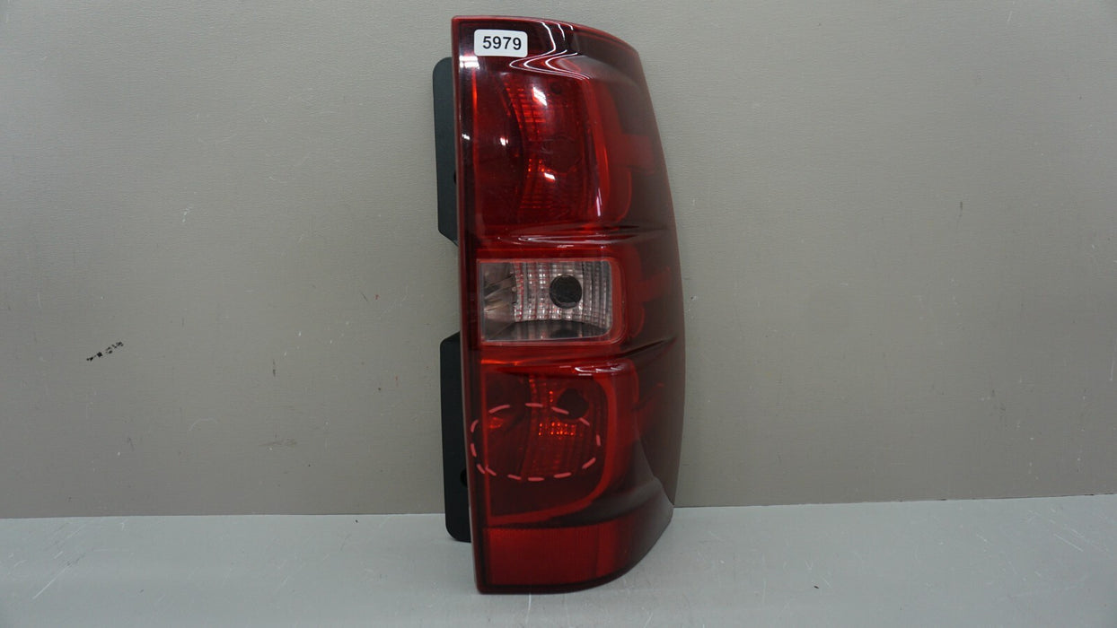 2007-2014 CHEVROLET TAHOE REAR RH RIGHT PASSENGER SIDE TAIL LIGHT OEM