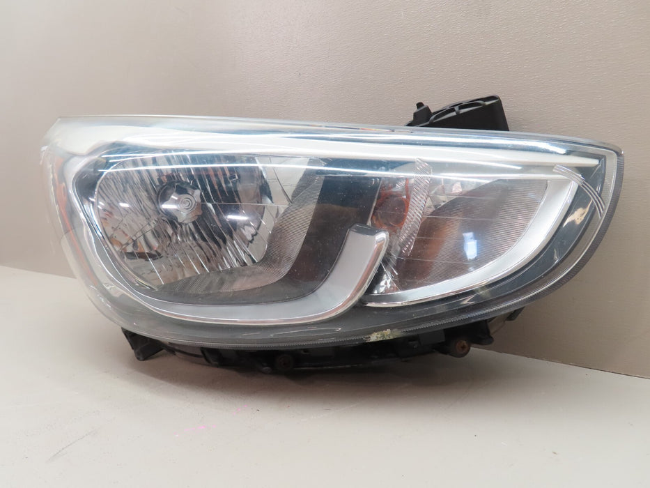 2016-2017 HYUNDAI ACCENT FRONT RIGHT HEADLIGHT LAMP HALOGEN OEM 92102-1R7XX