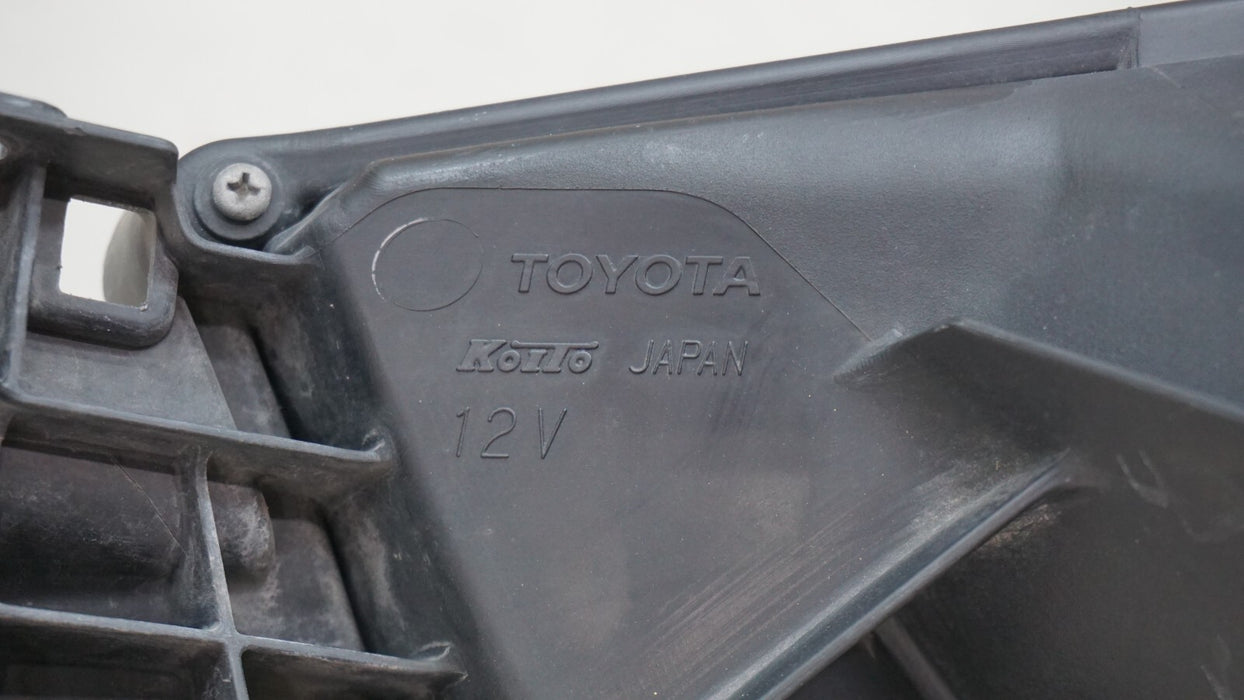 2014-2020 TOYOTA 4RUNNER FRONT RH RIGHT PASSENGER SIDE HALOGEN HEADLIGHT OEM