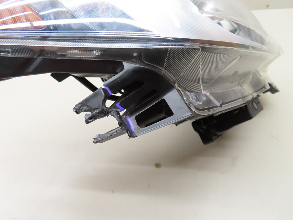 2017-2019 SUBARU FORESTER RIGHT PASSENGER SIDE HEADLIGHT HALOGEN LAMP LIGHT OEM