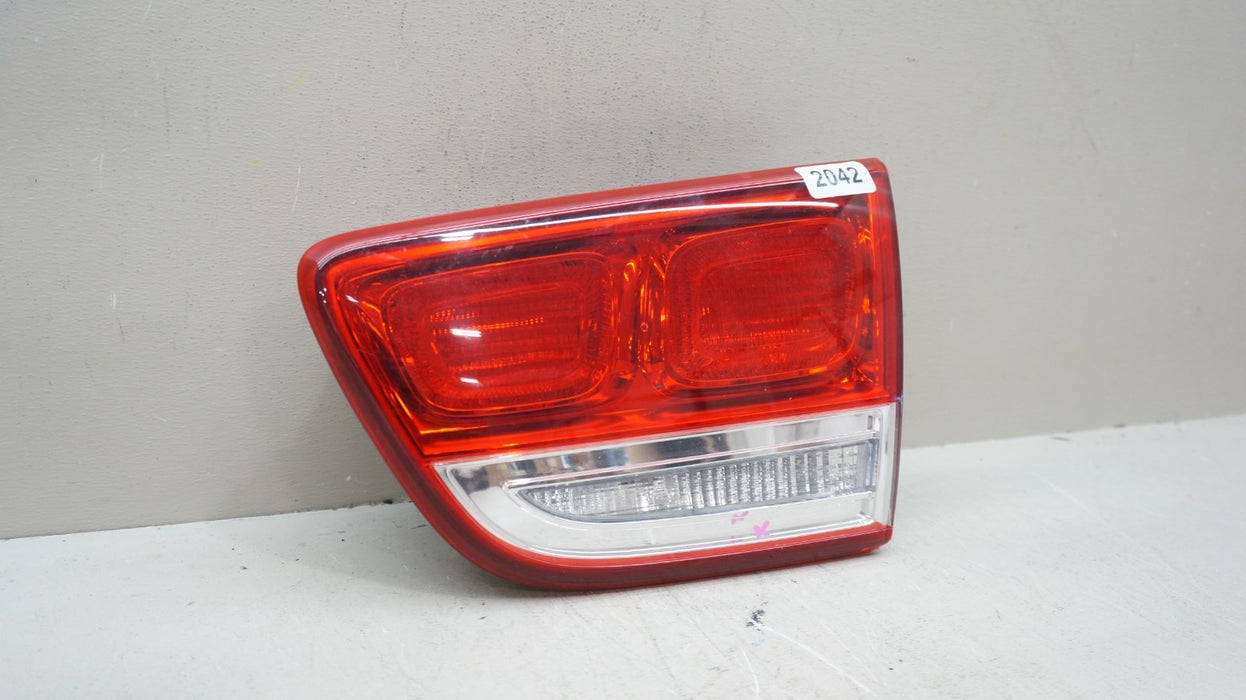 2016-2018 KIA SORENTO REAR RIGHT PASSENGER SIDE INNER TAIL LIGHT OEM