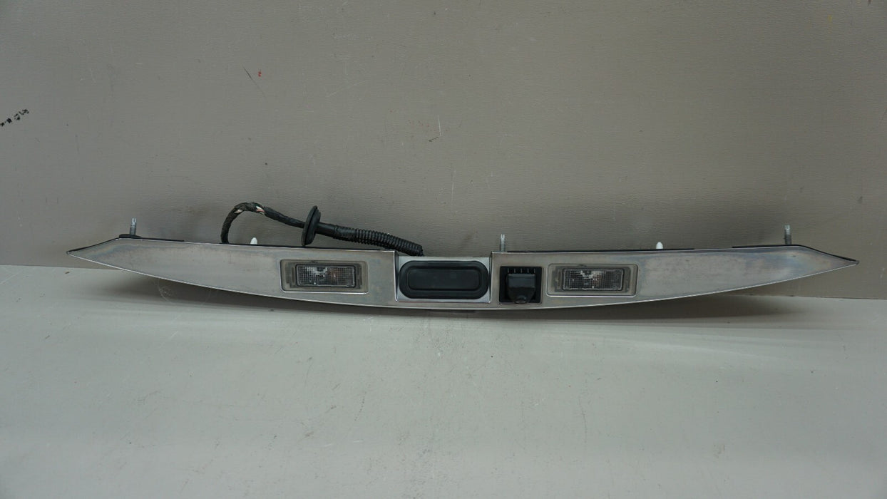 2010-2014 CHEVROLET EQUINOX REAR TAILGATE LICENSE MOLDING W/ CAMERA OEM 20903904