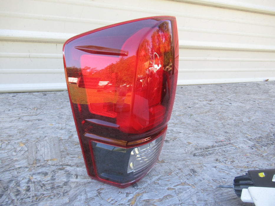 2016-2021 TOYOTA TACOMA REAR LEFT DRIVER SIDE TAIL LIGHT HALOGEN STOP LAMP OEM