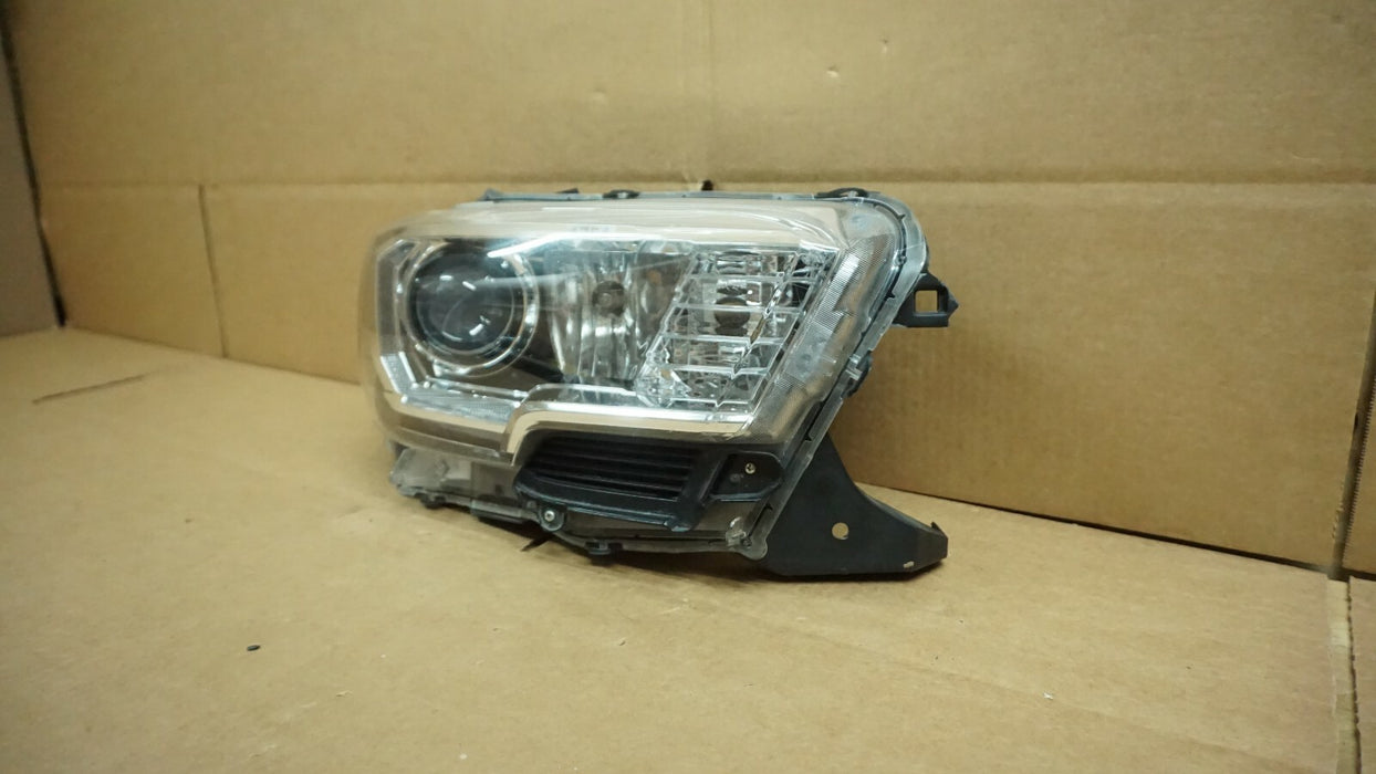 2016-2019 TOYOTA TACOMA FRONT RIGHT PASSENGER SIDE HEADLIGHT LAMP LIGHT OEM
