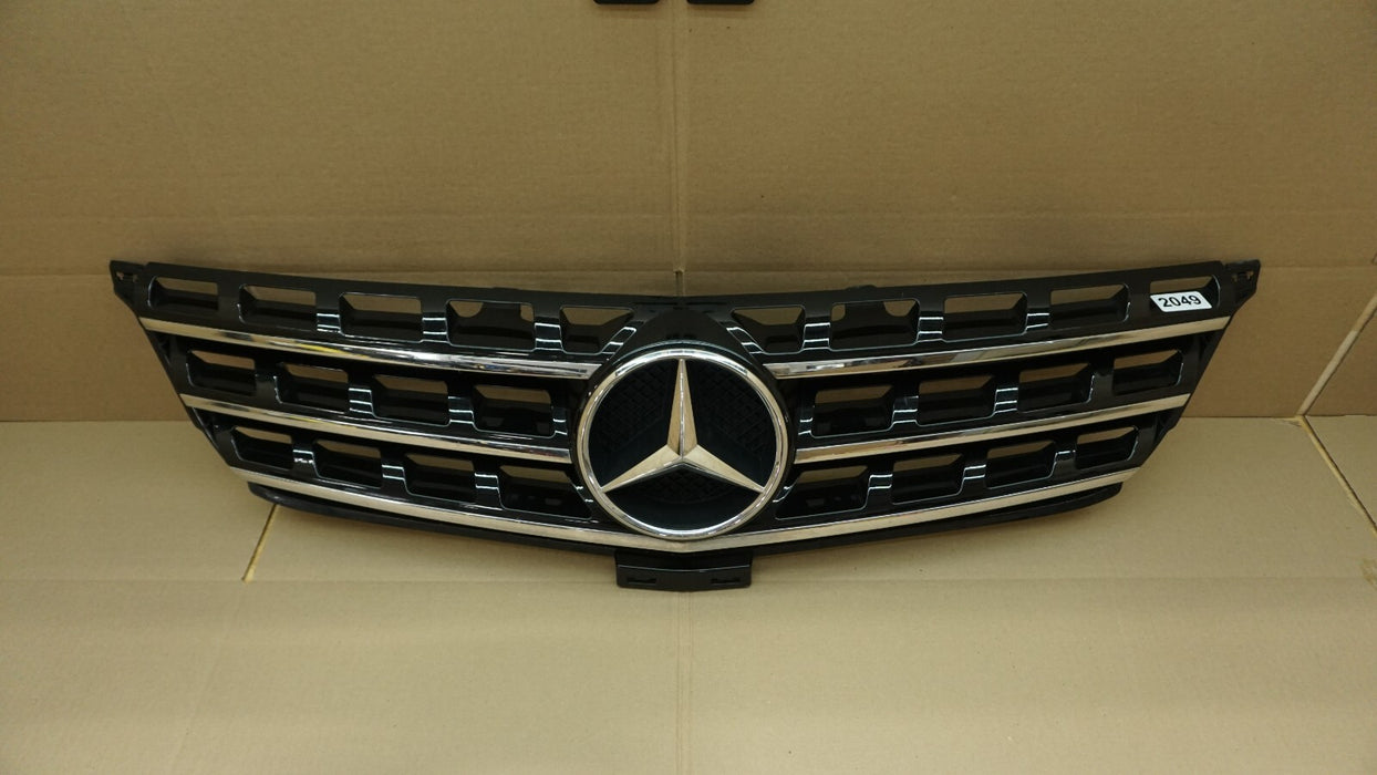 2012-2015 MERCEDES-BENZ ML350 FRONT BUMPER CENTER GRILL GRILLE OEM A0008880060