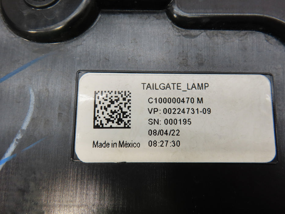 2022-2024 RIVIAN R1T REAR CENTER TAILGATE TAIL LIGHT LED OEM
