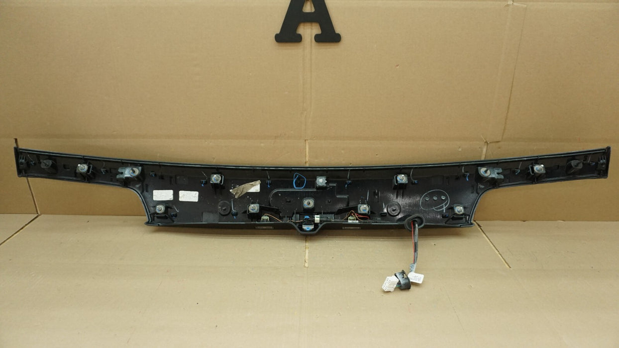 2014-2021 JEEP GRAND CHEROKEE LIFTGATE LICENSE LIGHT MOLDING OEM 1WD55TRMAD