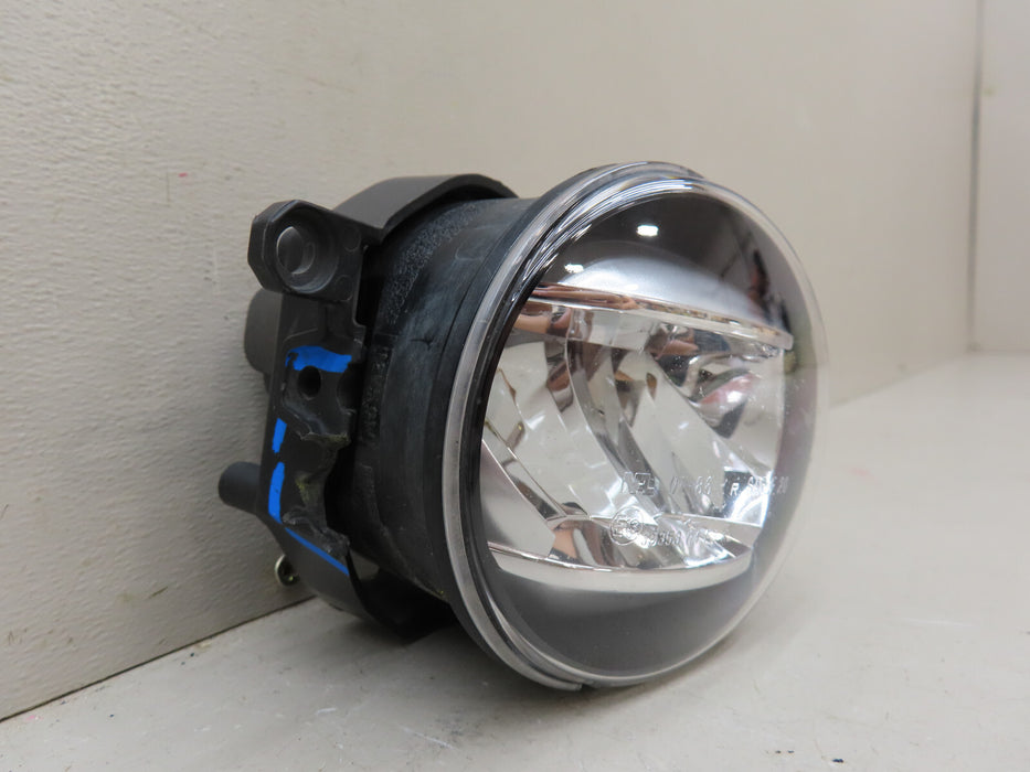 2015-2019 TOYOTA PRIUS C FRONT RIGHT PASSENGER SIDE FOG LIGHT LED OEM