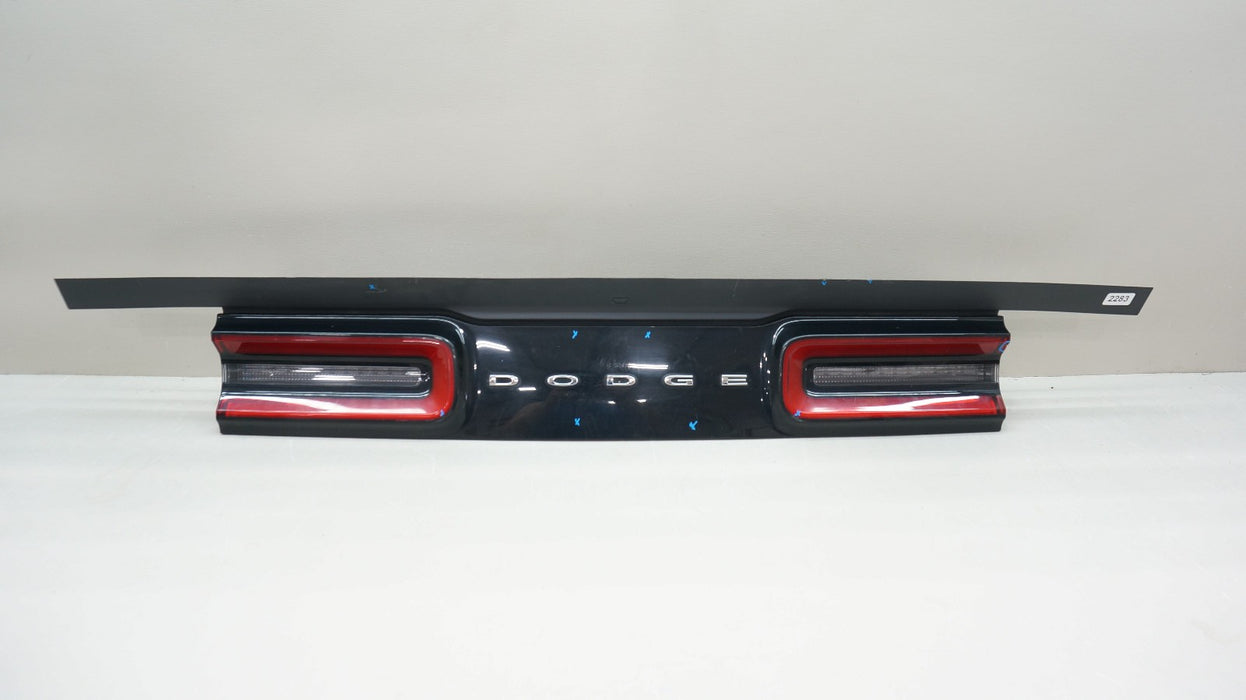 2015-2023 DODGE CHALLENGER REAR CENTER TAIL LIGHT 68404882AA OEM